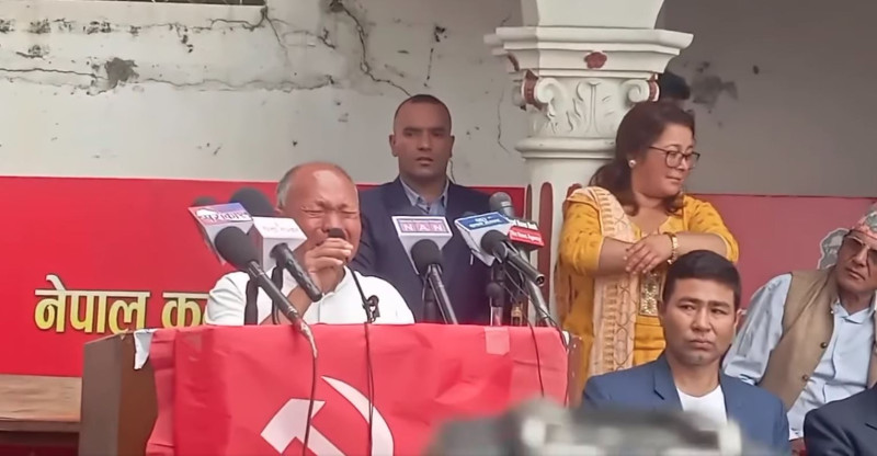 पेरिसडाँडामा प्रचण्डका अगाडि रुँदै माओवादी कार्यकर्ताले भने– शहीद पनि वर्गीय हुन थालेछन्