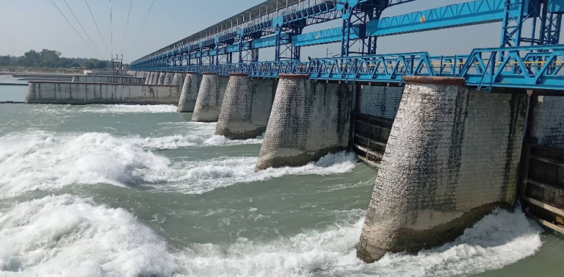 महाकालीमा पानीको बहाब बढ्यो, चारपाङ्ग्रे सवारी साधन फेरि बन्द