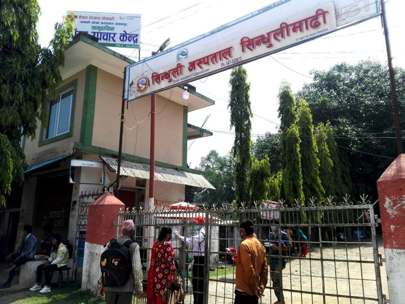 गर्भवती मृत्यु प्रकरणमा सिन्धुली अस्पताल तोडफोड, दोषी को ?