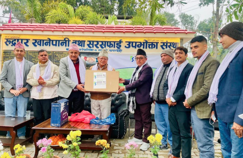 कामना सेवा विकास बैंकले रुद्रपुर खानेपानी संस्थालाई दियो कम्प्युटर