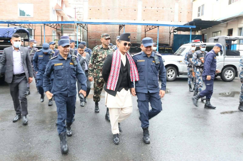 कानुन कार्यान्वयनमा दह्रोसँग उभिन सुरक्षाकर्मीहरूलाई गृहमन्त्री गुरुङको निर्देशन