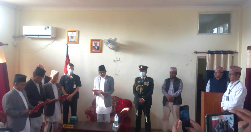 नाउपालाई मन्त्रालय खाली राखेर सुदूरपश्चिममा मन्त्रिपरिषद् विस्तार, नवनियुक्त मन्त्रीहरूले लिए शपथ