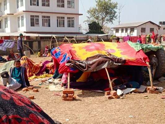 जमिन माग गर्दै धर्ना बसेका बादी भन्छन्, ‘मार्‍या पनि मार्छन्, काट्या पनि काट्छन् भनेर यहाँ आयौँ’   