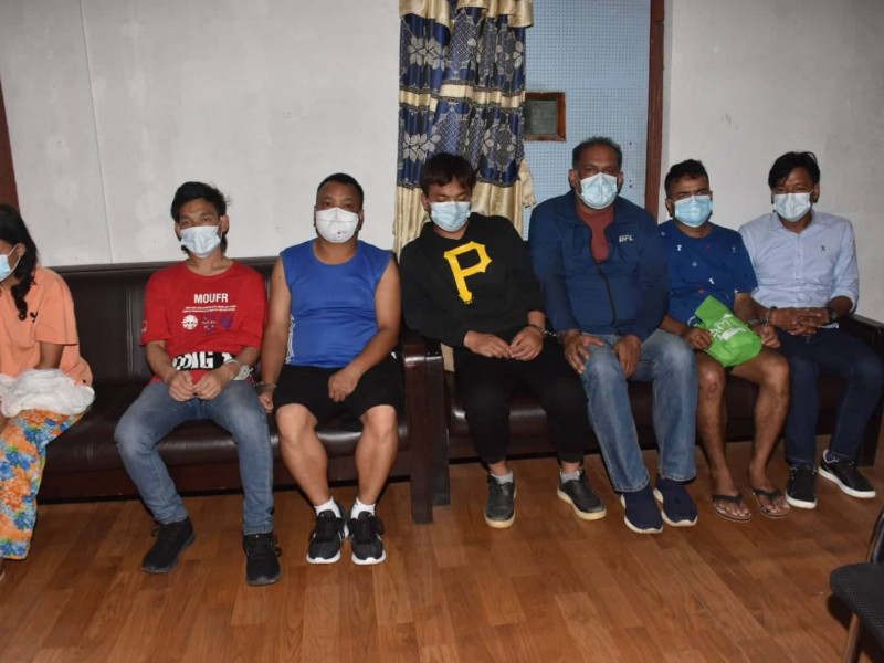 त्रिभुवन अन्तर्राष्ट्रिय विमानस्थलबाट लुगामा टाँसेर सुन तस्करी, ७ जना पक्राउ