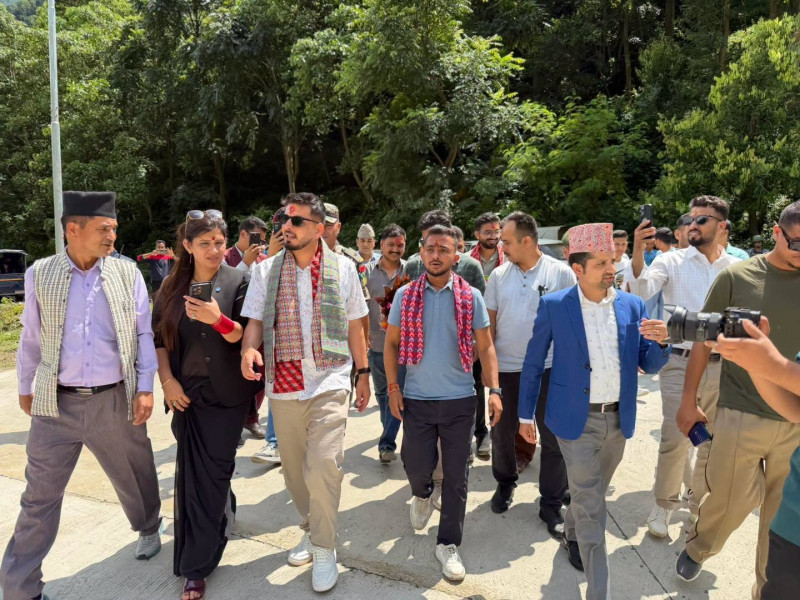 भौतिक पूर्वाधारको अवस्था बुझ्न मन्त्री लम्साल सुदूर पहाडमा, नेपाल–भारत जोड्‌ने पुल सञ्चालनबारे चासो