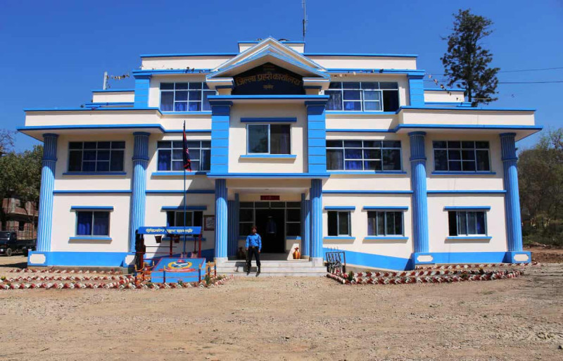 देउसीभैलाे खेल्ने क्रममा ज्यान मार्न खोजेको आरोपमा सुर्खेतका ९ जना प्रहरीकाे फन्दामा