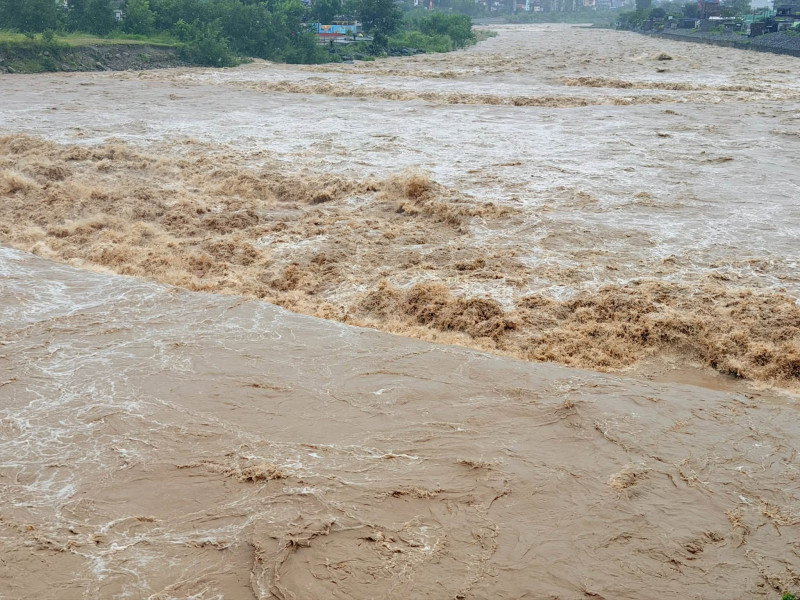 तिनाउमा हाम फालेका युवकको अवस्था अज्ञात