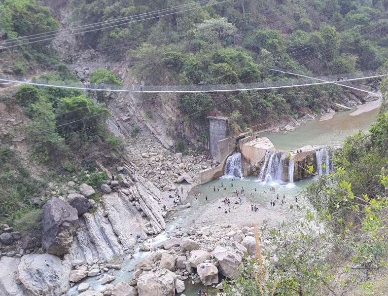 तिनाउ खोलामा डुबेर दुई भारतीय युवक बेपत्ता
