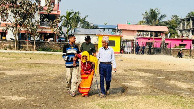 मेचीनगरमा १०४ वर्षीया वृद्धाले गरिन् मतदान
