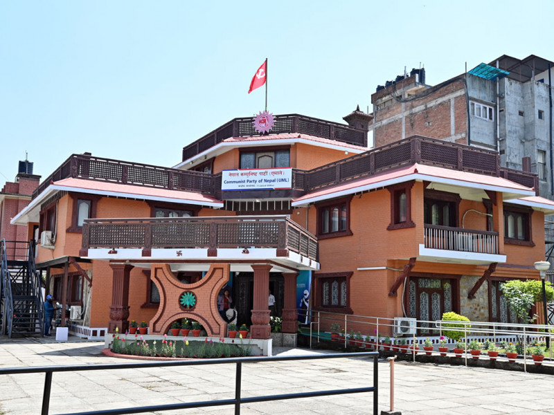 मुख्यमन्त्री राईलाई गालीगलौज गरेपछि एमाले मुख्यालयबाट बालिका खड्का पक्राउ 