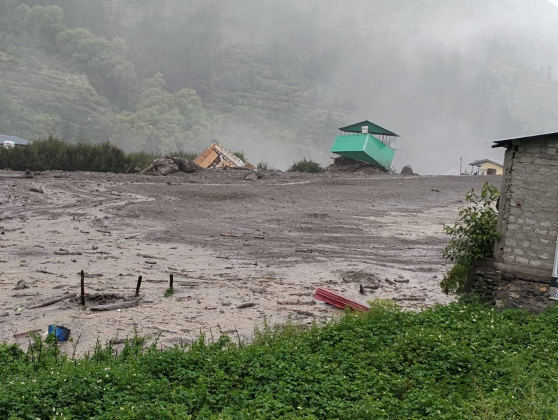 उत्तराखण्डको बाढी: ८० जनाको उद्धार,  १० सैनिक जवानसहित अझै सय जना बेपत्ता