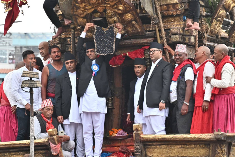 राताे मच्छिन्द्रनाकाे भाेटाे देखाइयाे
