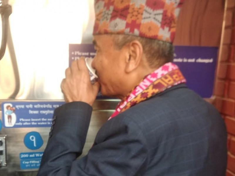 दुई रुपैयाँ खसाले २०० मिलिलिटर पानी पाइने वाटर एटीएम