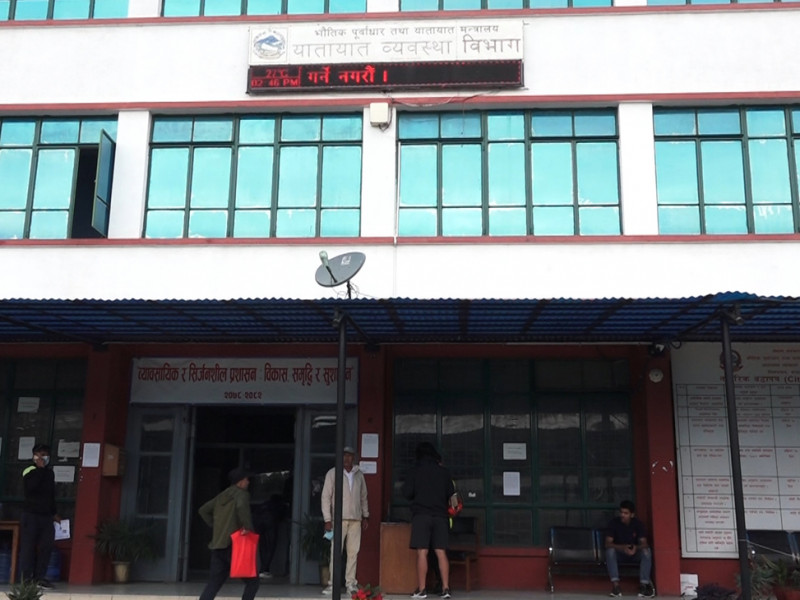 इम्बोस्ड नम्बरप्लेट जडानमा सतहमै देखिएको यातायात कार्यालय र विभागको जुहारी
