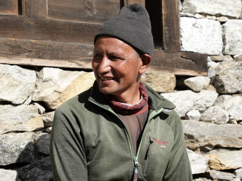 जो खुम्बुको उकालोमा २७ वर्षदेखि फोहोर टिप्दैछन्