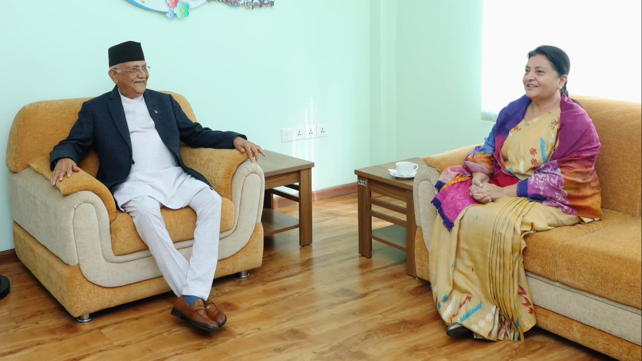 ‘धुर्त’ ओली : एक वर्षअघि विद्यालाई हप्काए, आज आफ्नैलाई छक्याए