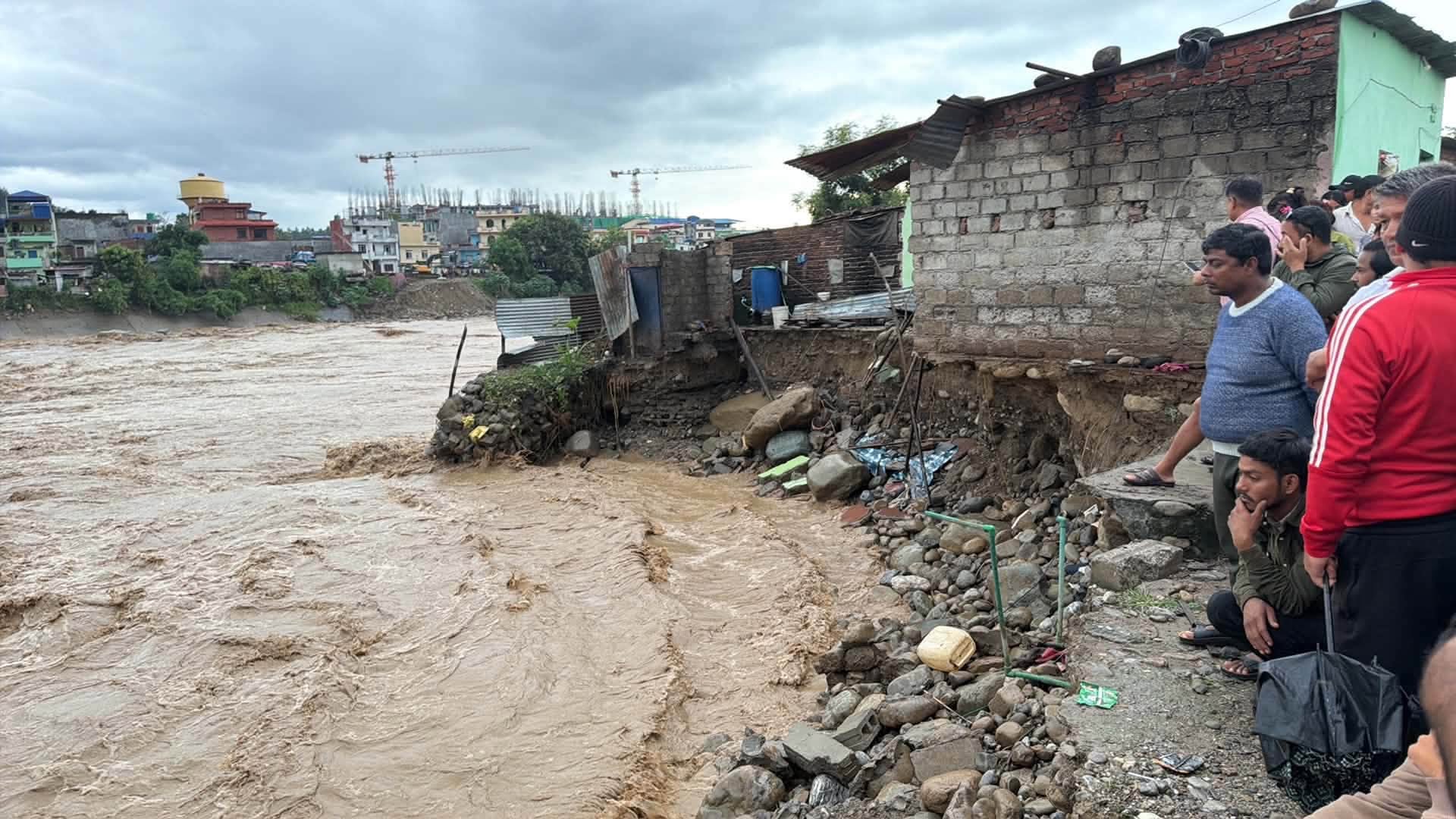 तिनाउ नदीको बाढीले बुटवलका ६ घर बगायो, तटीय क्षेत्रमा जोखिम