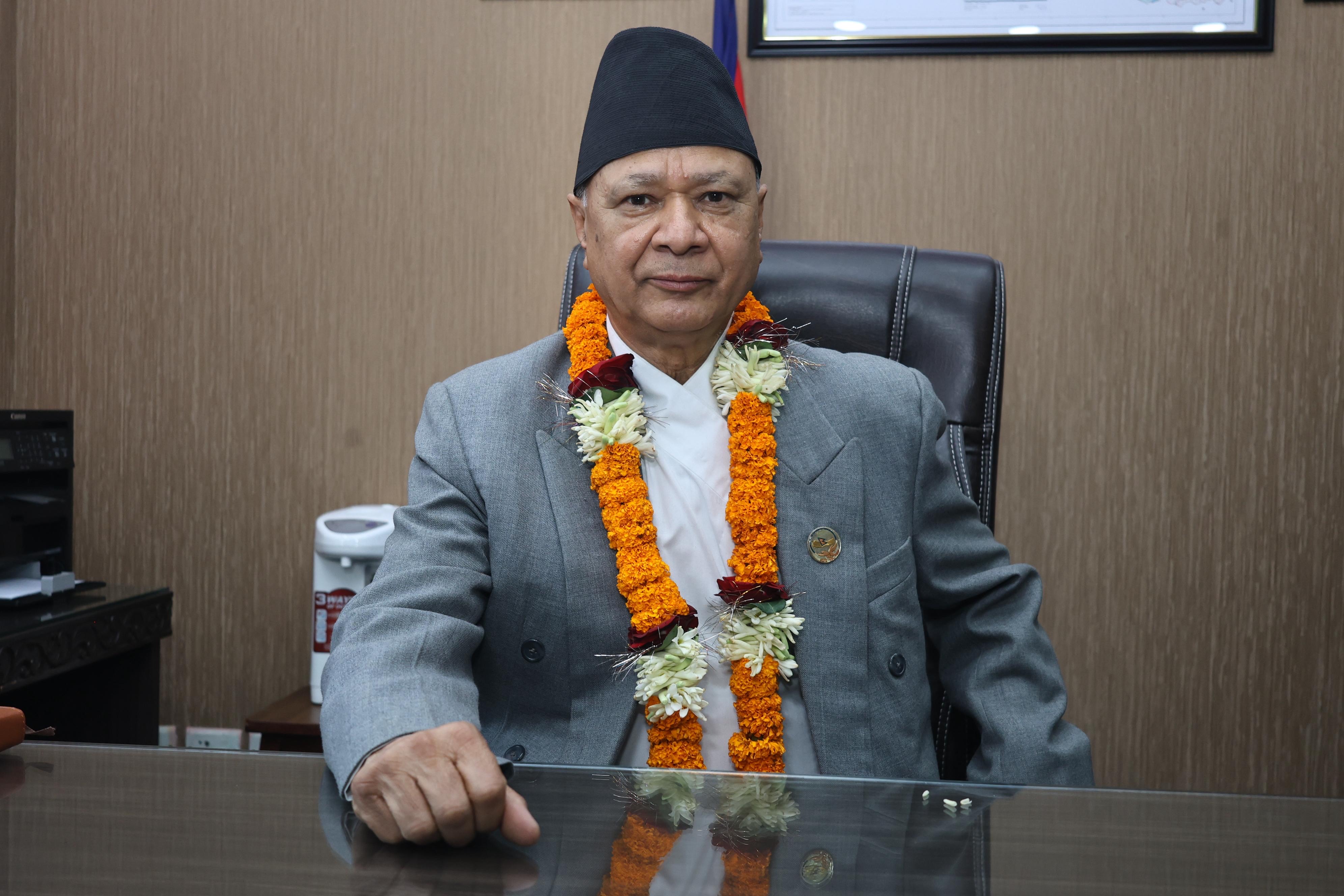 नवनियुक्त शिक्षामन्त्रीले गरे पदभार ग्रहण