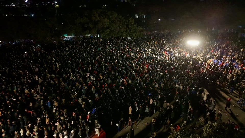 पुसको चिसोमा अबेर साँझसम्म गगन–विश्वको भाषण सुन्न भृकुटीमण्डपमा भिड (ड्रोनबाट लिइएका तस्वीरहरू)