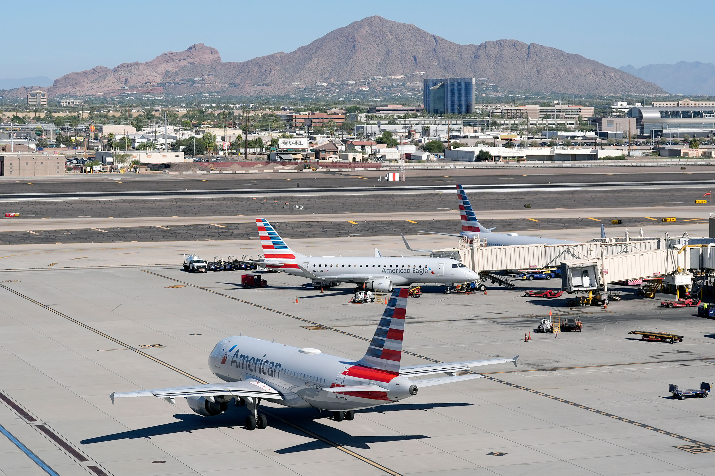 अमेरिकी इतिहासकै सबैभन्दा लामो सरकारी बिदाको प्रभाव: दोस्रो दिन पनि १,४०० भन्दा बढी उडान रद्द