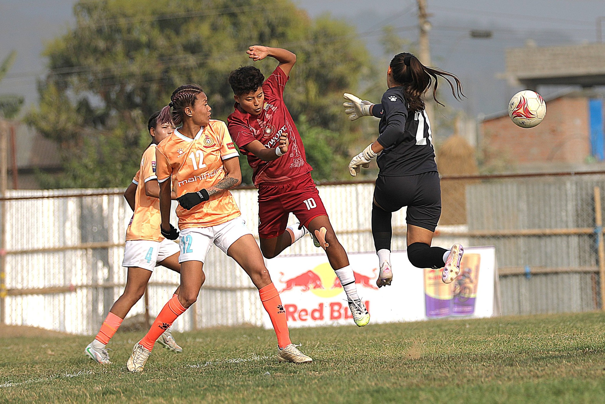 संकटालाई हराउँदै एपीएफ महिला च्याम्पियनसिपकाे फाइनलमा