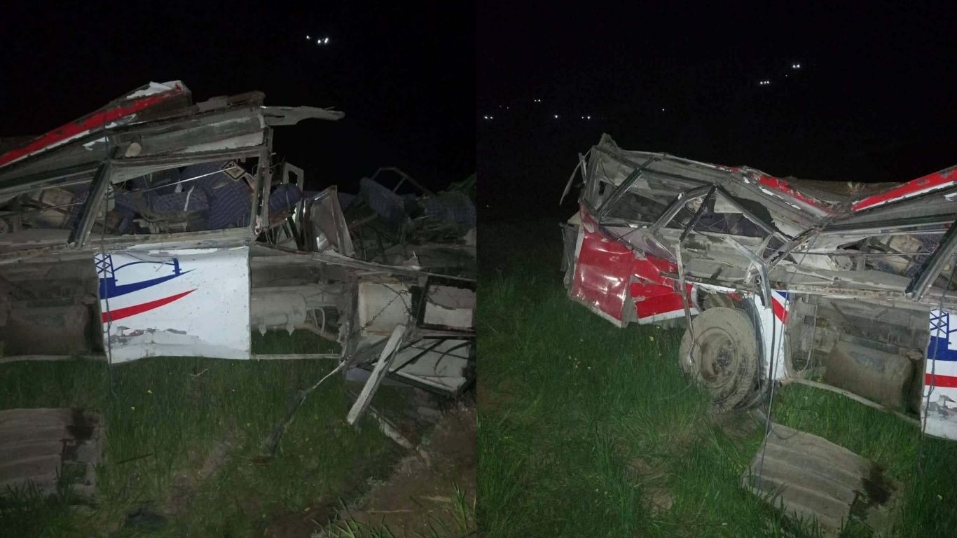 बैतडीमा जन्ती बोकेको बस दुर्घटना