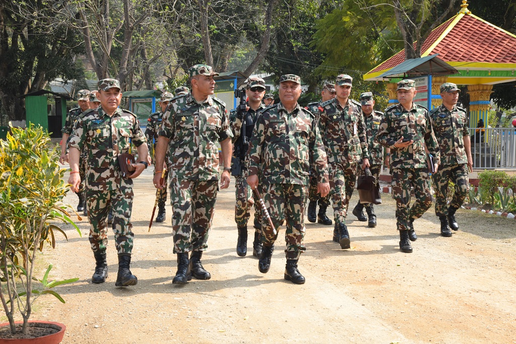 प्रधानसेनापति सिग्देलले गरे मध्यपृतना मुख्यालयको निरीक्षण