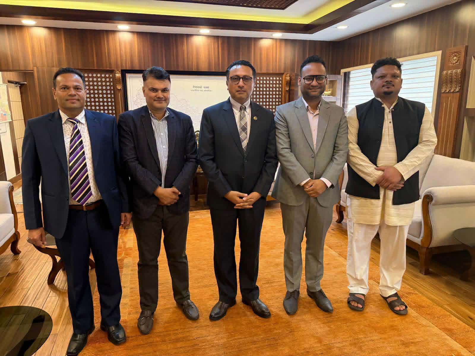 प्रोफेसनल हाेल्डिङस् लिमिटेडद्वारा प्रधानमन्त्री विपद् राहत कोषमा २१ लाख सहयोग