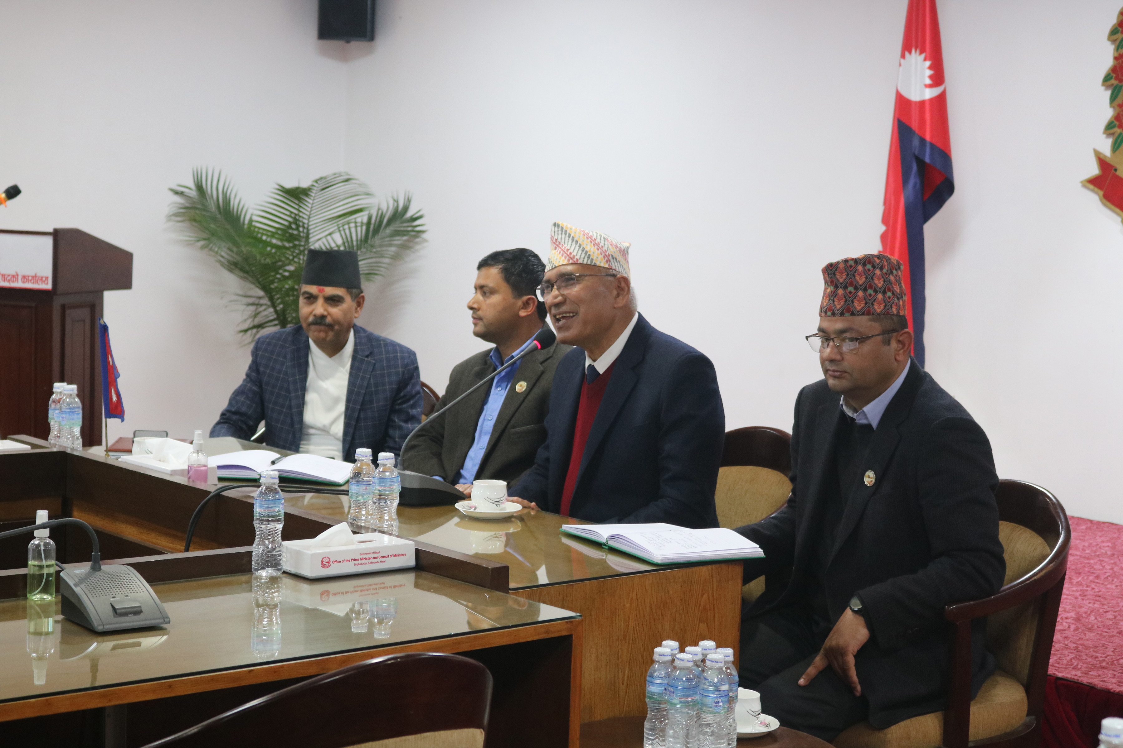 सचिवहरूलाई पार्टीका सुझाव बुझाउँदै विष्णु पाैडेलले भने– दराजमा नथन्क्याउनुहाेला