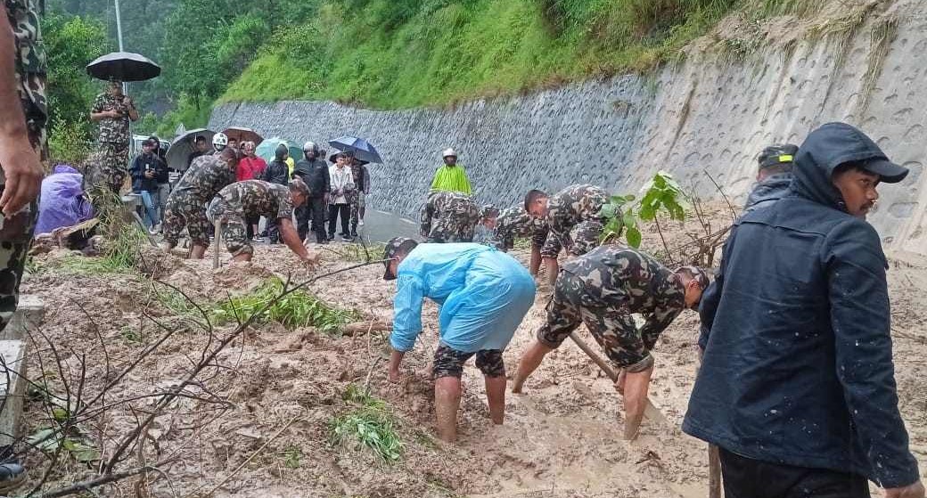 २० वटा राजमार्ग अहिले पनि पूर्ण रूपमा बन्द, केही ठाउँमा एकतर्फी सडक खुल्यो (सूचीसहित)