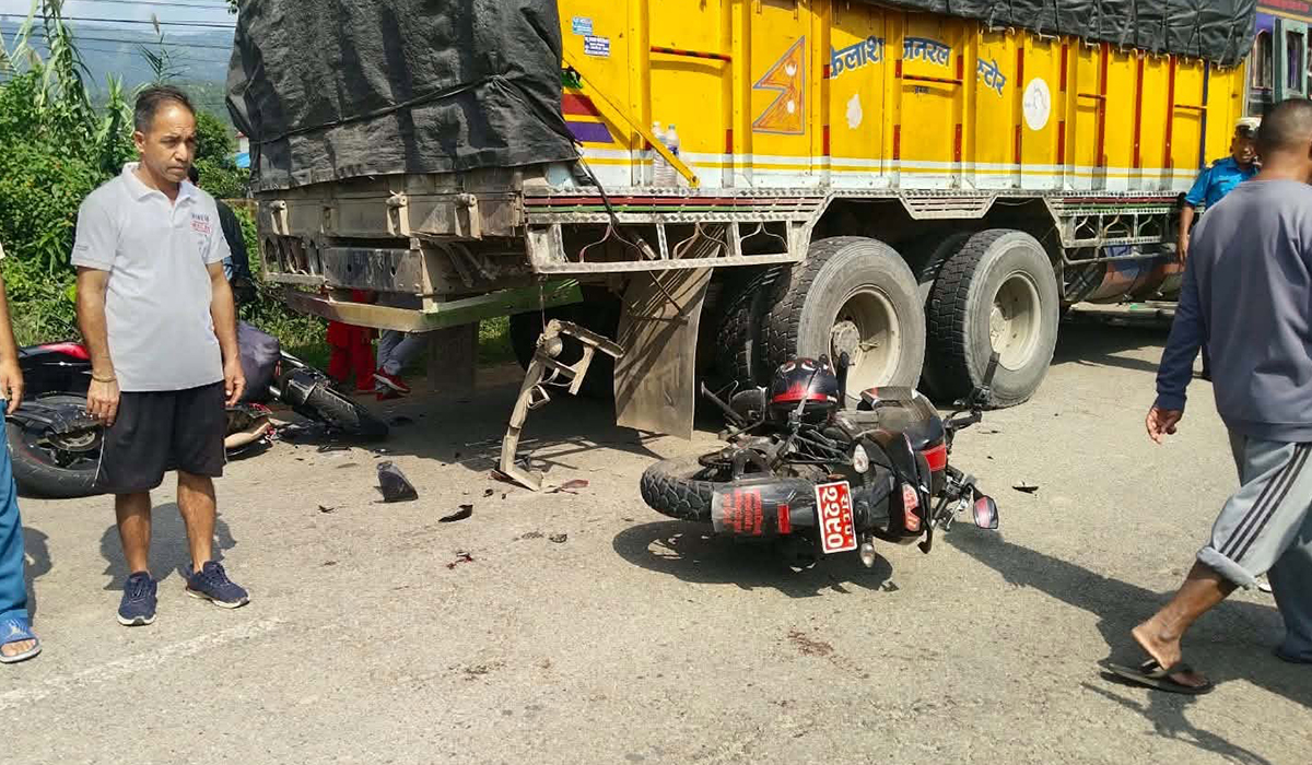 दाङमा चार सवारीसाधन आपसमा ठोक्किए, ६ जना घाइते