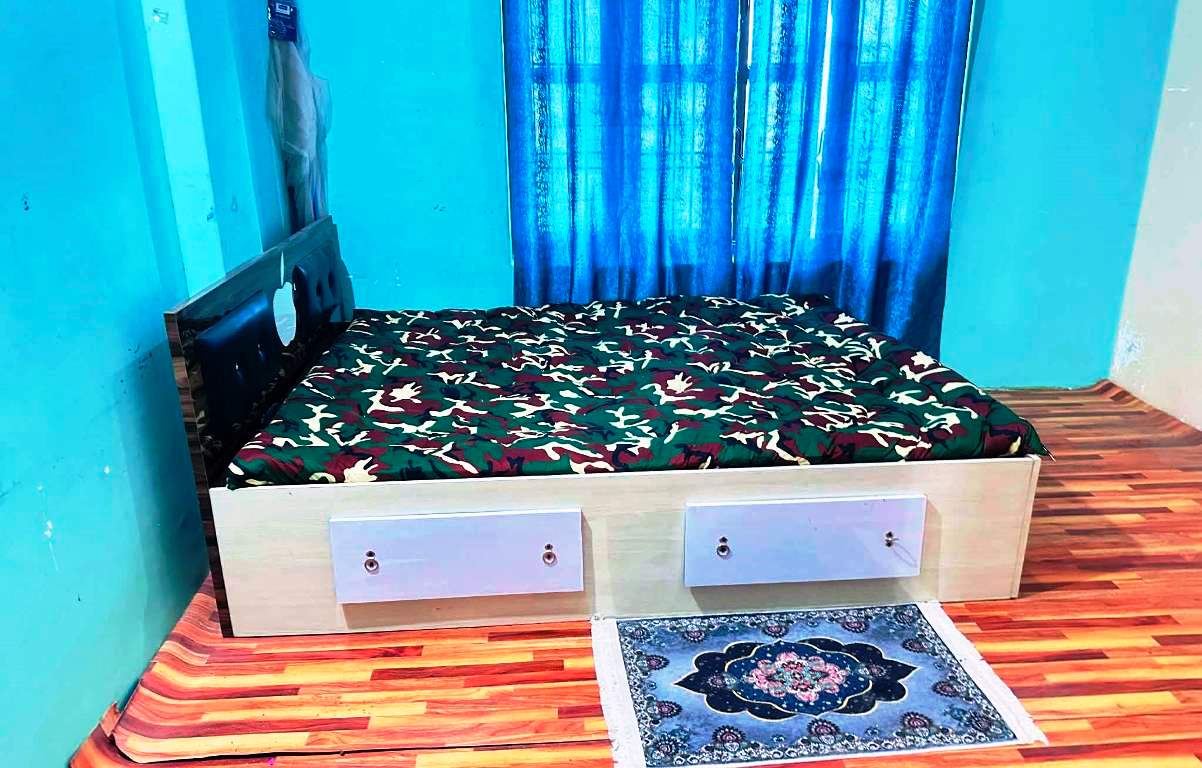 झापामा बालेनको सचिवालय : बेड तयार भयो, भवनमा रङरोगन गरिँदै (तस्वीरसहित)