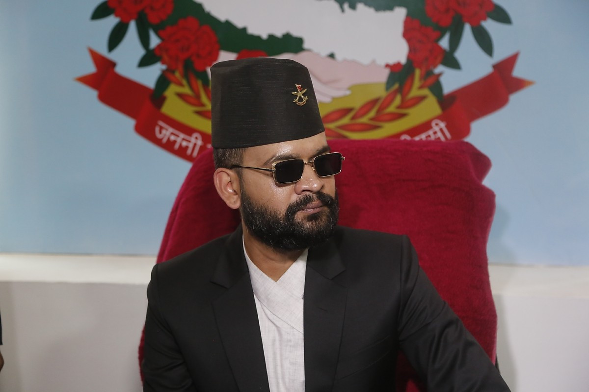 मध्यरातमा बालेनको आपत्तिजनक स्टाटस, आलोचनापछि डिलिट