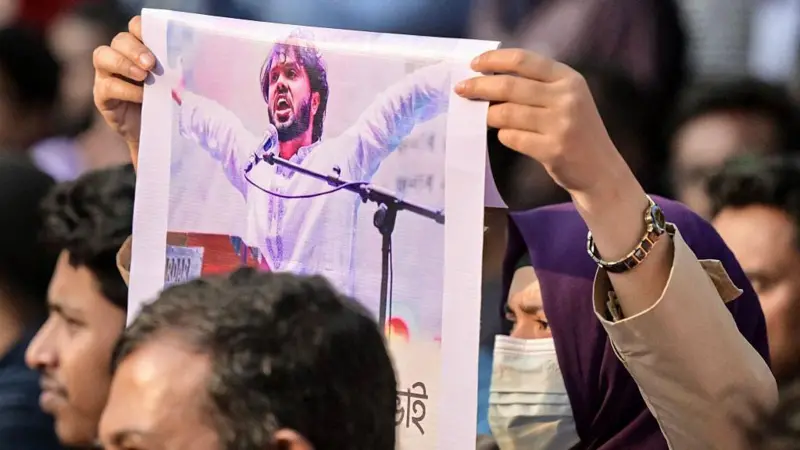 बंगलादेशमा शेख हसिनाको सरकार ढलाउने हादीको मृत्युपछि चर्कियो हिंसा