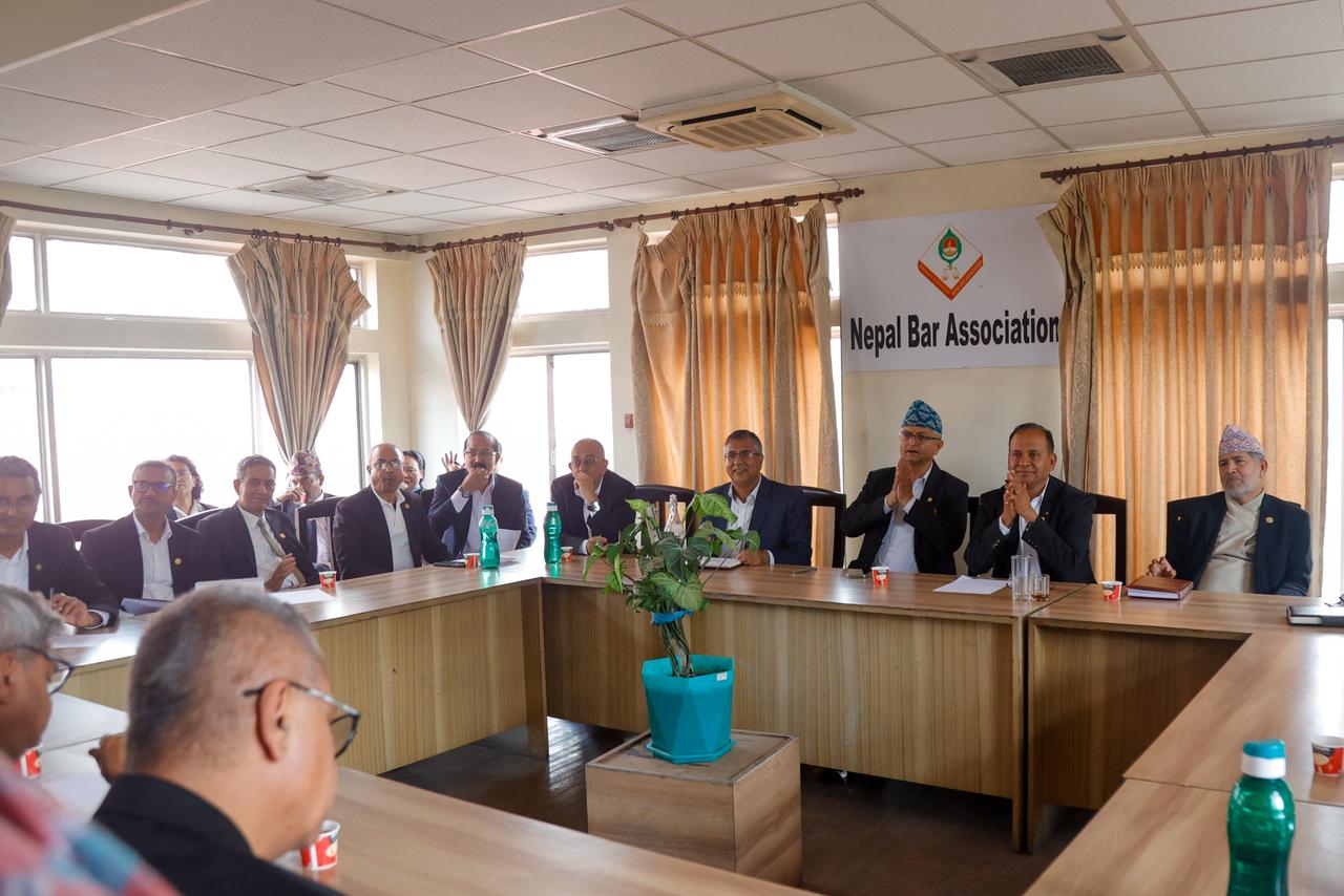 कानुनविद्को एकस्वर– सरकार संविधान मास्न उद्यत भयो, प्रतिवाद गरौँ