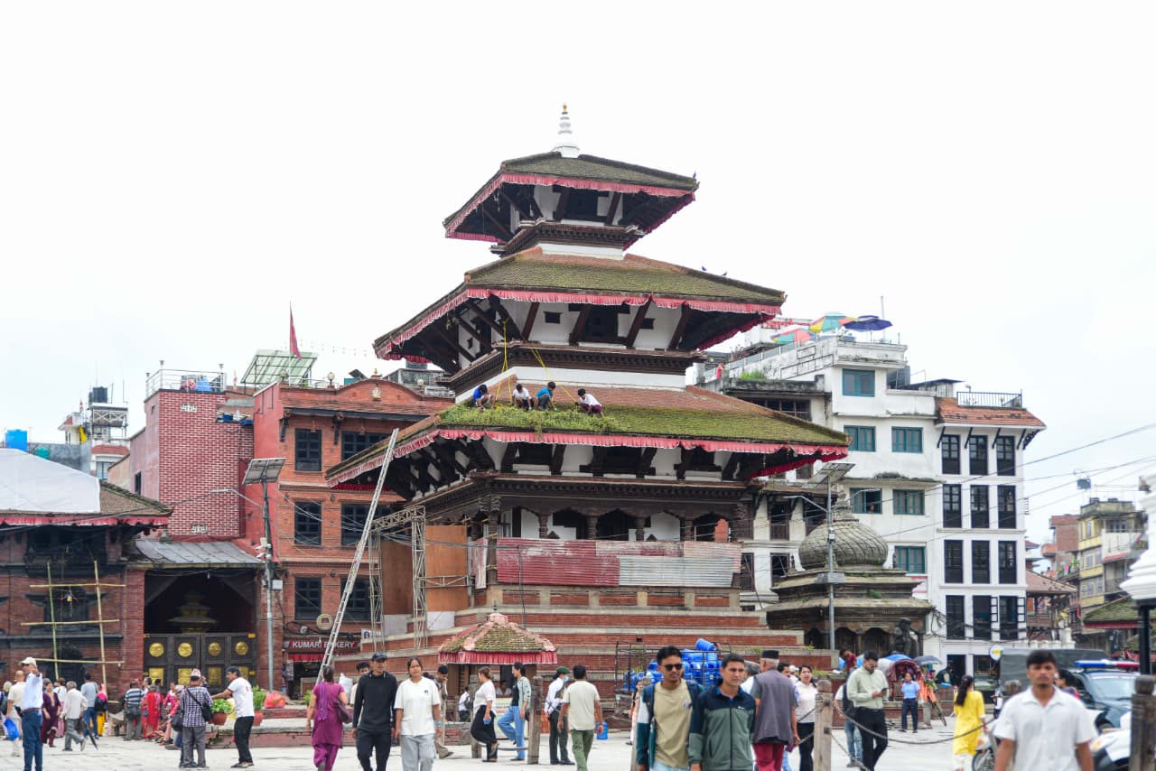 इन्द्रजात्राको लागि सिँगारिँदै वसन्तपुर दरबार क्षेत्र (तस्वीरहरू)  
