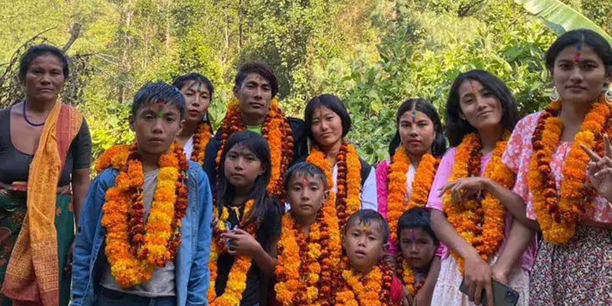 एक वर्षीय बालकदेखि ५२ वर्षीया महिलासम्म, यी हुन् सिन्धुलीबाट हराएका एकै परिवारका १६ जना (सूची)