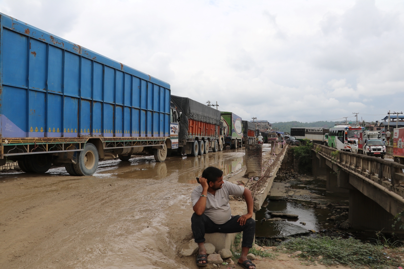 बुटवल–नारायणगढ सडक: विनयी खोलामा डाइभर्सन निर्माण नगरिने, मालवाहक सवारी सञ्चालनमा रोक