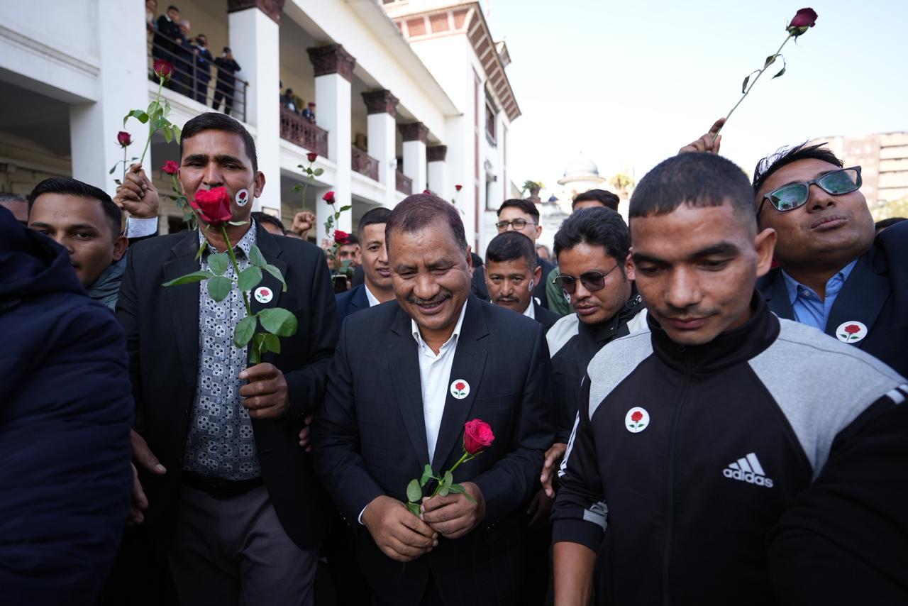 विप्लवको नेतृत्वमा ब्युँतियो नेकपा माओवादी, गुलाफको फूललाई आयोगको मान्यता