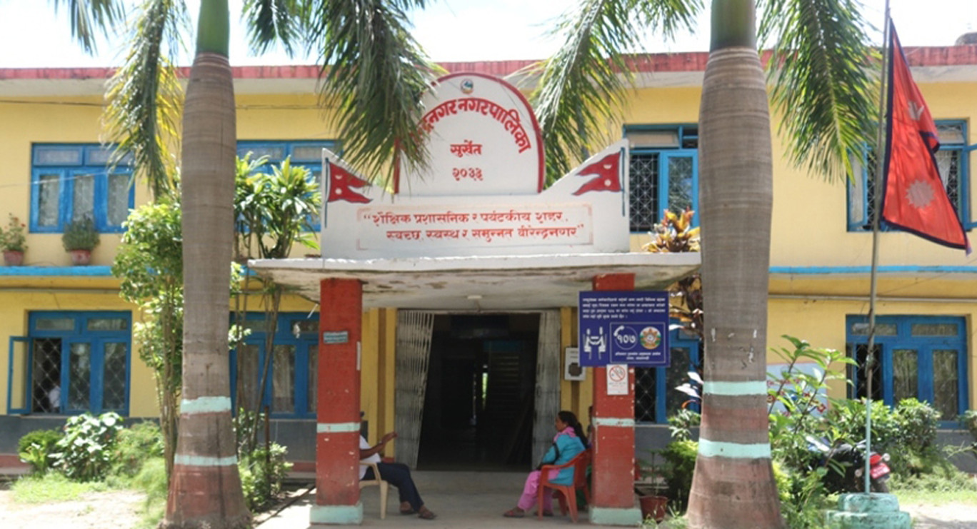 भूकम्प प्रभावितलाई वीरेन्द्रनगर नगरपालिकाले २६ लाख रुपैयाँ दिने