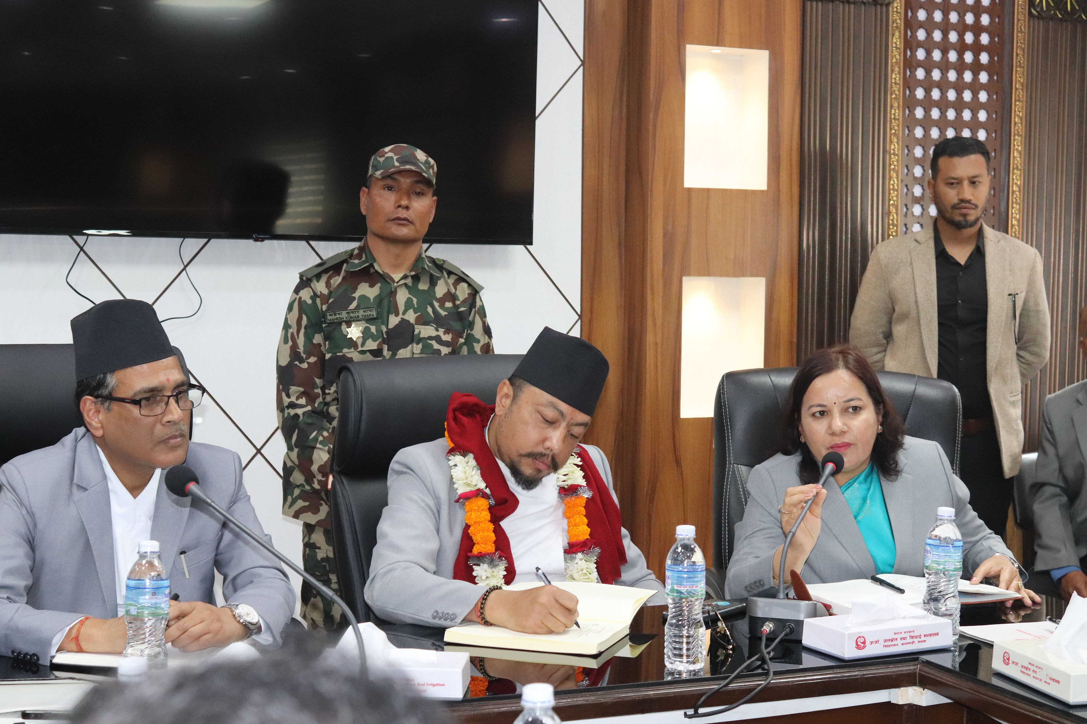 ऊर्जामन्त्री श्रेष्ठले भने– ऊर्जाबाट कोही पनि वञ्चित नहोस्