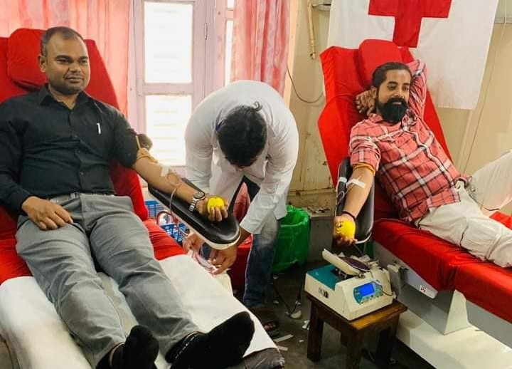 भूकम्पका घाइतेका लागि नेपालगञ्जका युवाले गरे स्वतःस्फूर्त रक्तदान 