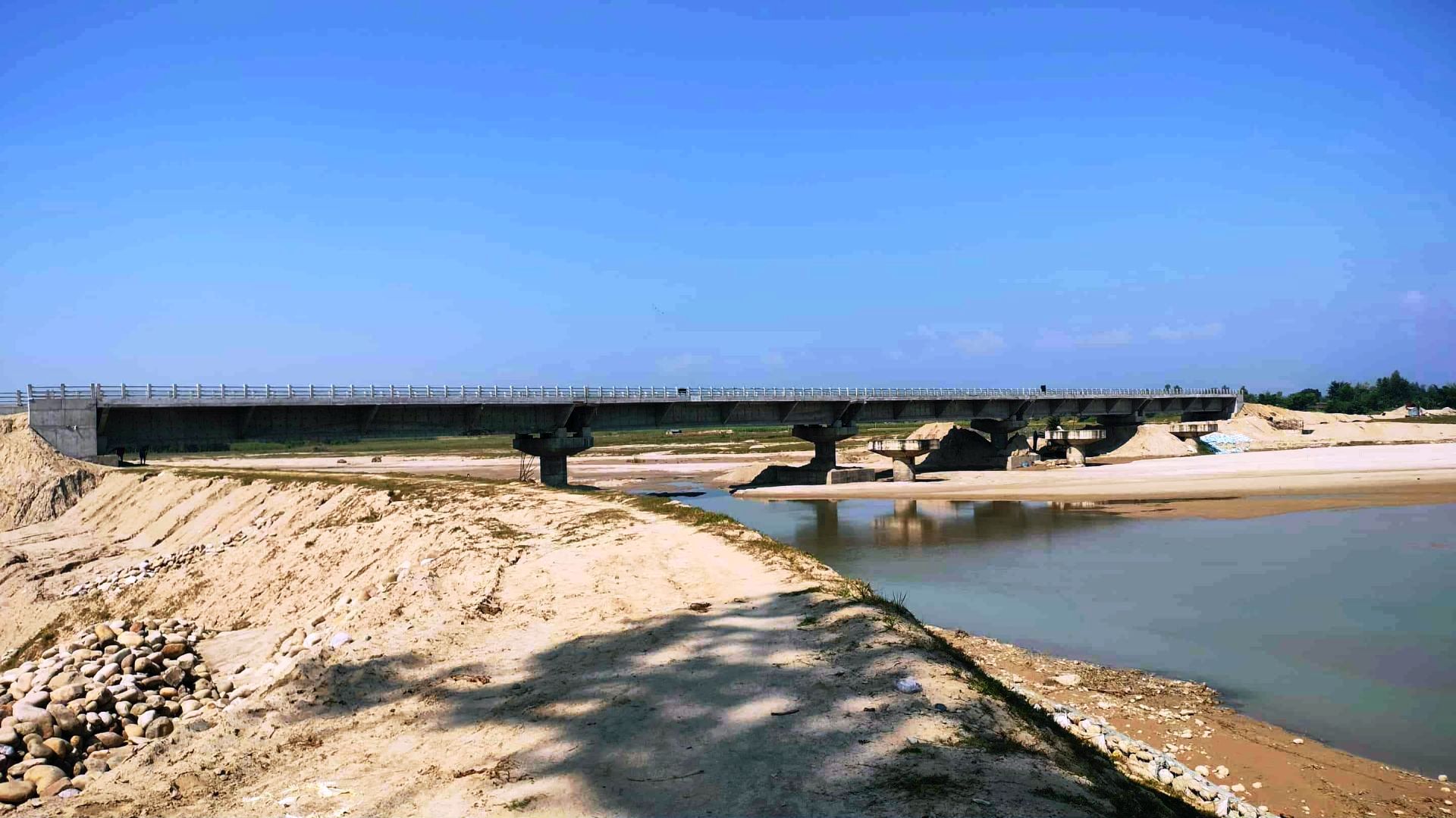 कञ्चनपुरको दोदा नदीमा निर्माणाधीन पुलको काम ९० प्रतिशत पूरा