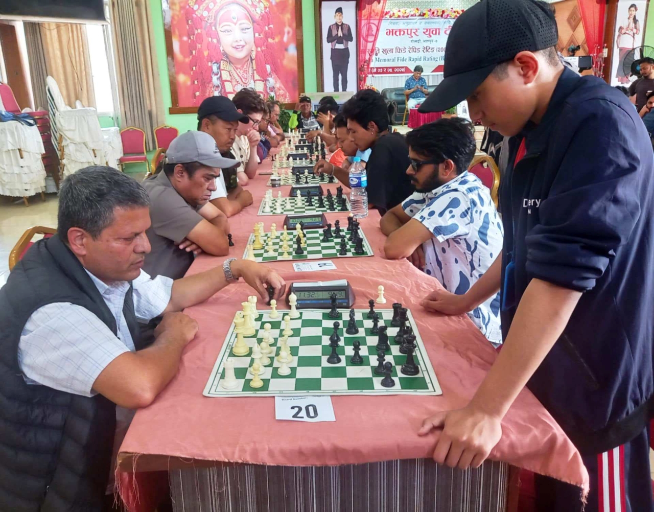 बुद्धिचाल प्रतियोगिता: आठ वर्षका बालकदेखि ६८ वर्षीय नागरिकसम्म भिड्दै
