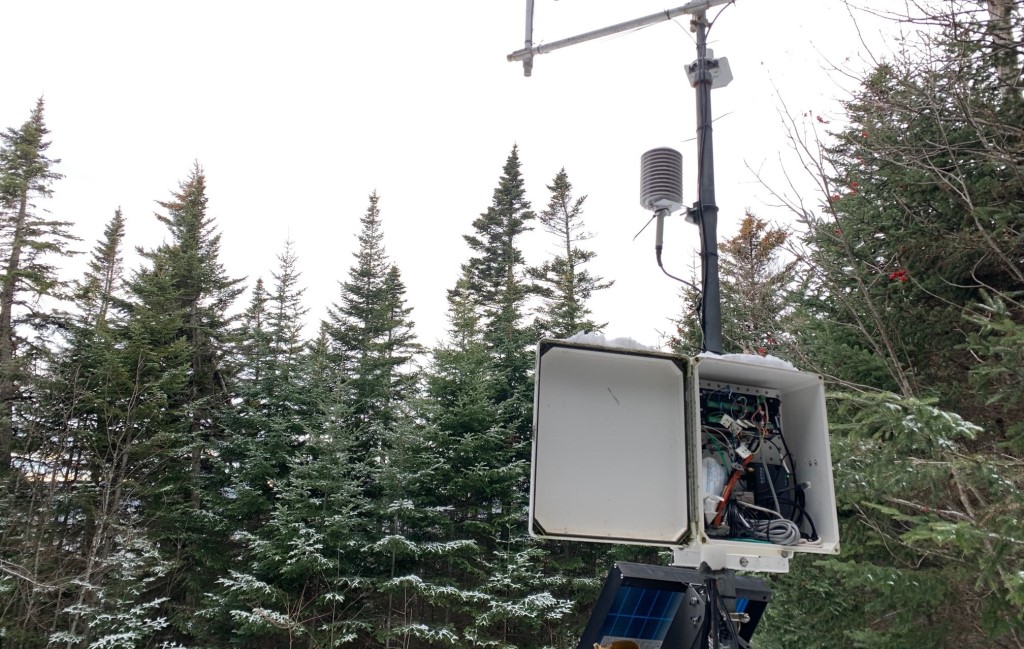 मनाङको विद्यालयमा आधुनिक जलवायु मापन केन्द्र स्थापना