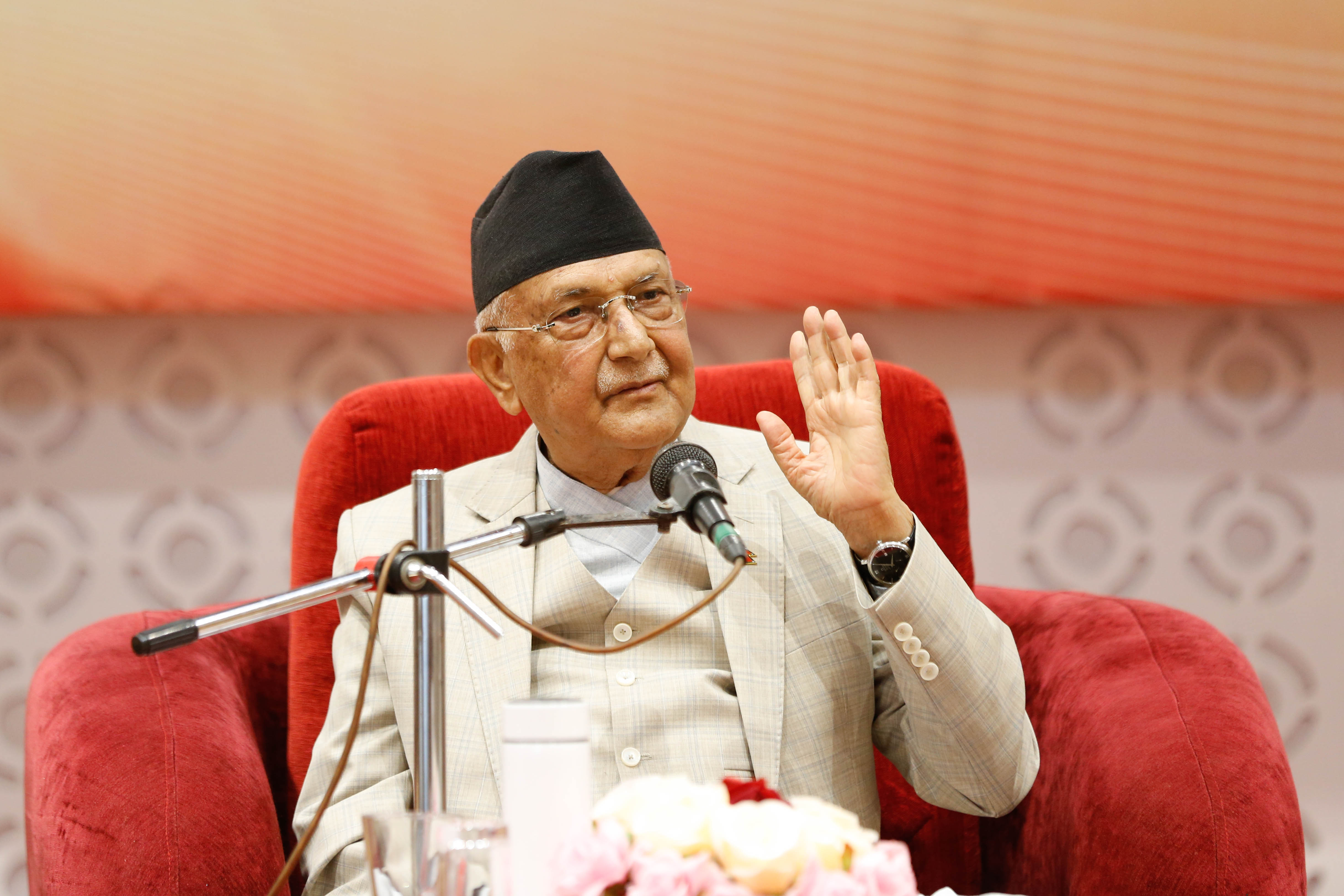 पासपोर्ट रोक्काप्रति ओलीको आक्राेश– सुकरात त भागेनन्, केपी ओली भाग्छ ?