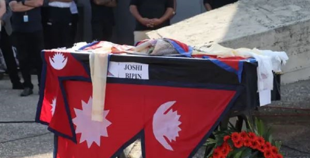 विपिनको शव काठमाडाैं ल्याइयो, विमानस्थलमै प्रधानमन्त्रीद्वारा श्रद्धाञ्जली