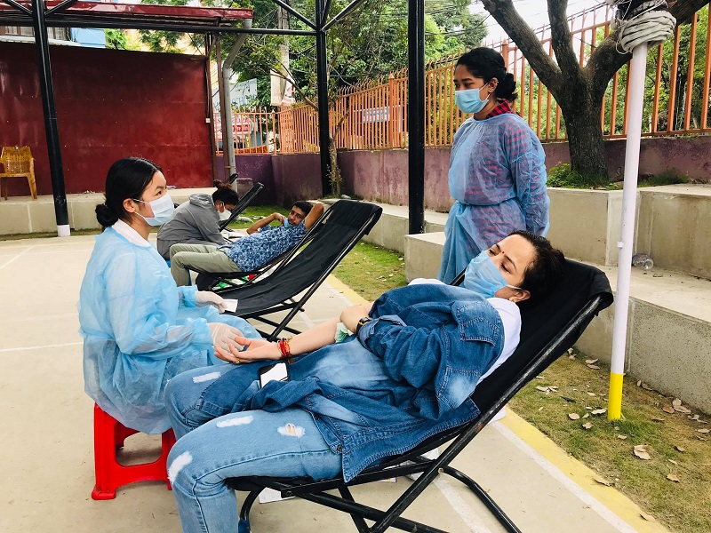 बाढीपहिरोपीडितलाई चलचित्र पत्रकार संघको रक्तदान