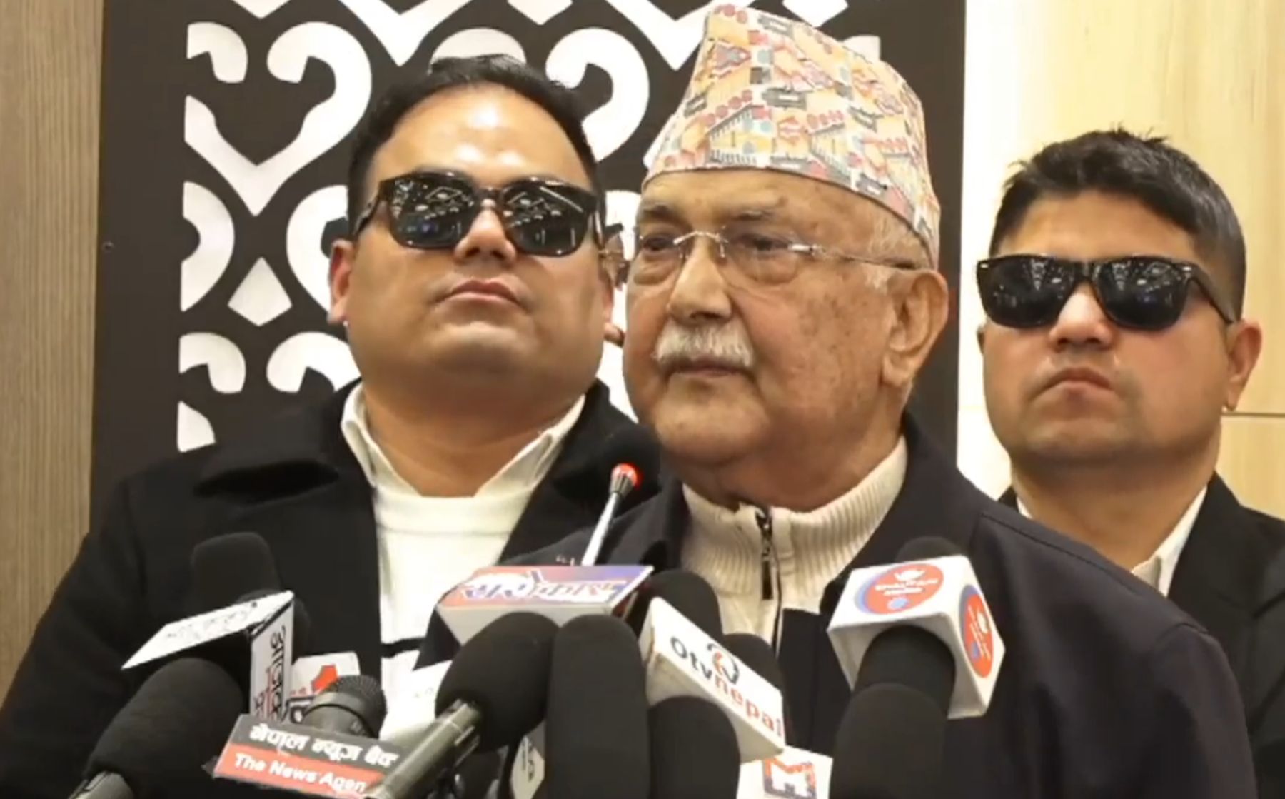 'दुई/चार जनाले पार्टी छोड्दैमा एमाले कमजोर हुँदैन'