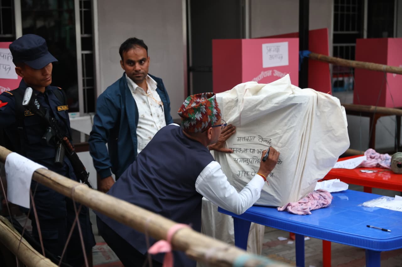 झापामा कति खस्यो मत ?